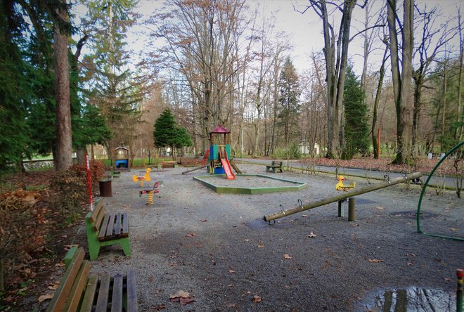 Dječje igralište u Julijevu parku čeka neka bolja vremena/Foto: MojPortal.hr