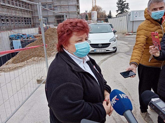 Liječnica Zlata Ileković Peić daje izjavu nakon što je prva primila cjepivo u Bjelovarsko-bilogorskoj županiji/Foto: Deni Marčinković