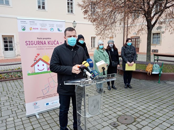 Gradonačelnik Bjelovara Dario Hrebak sretan je što će se ovim projektom moći pružiti još bolja psihosocijalna podrška ženama/Foto: Deni Marčinković