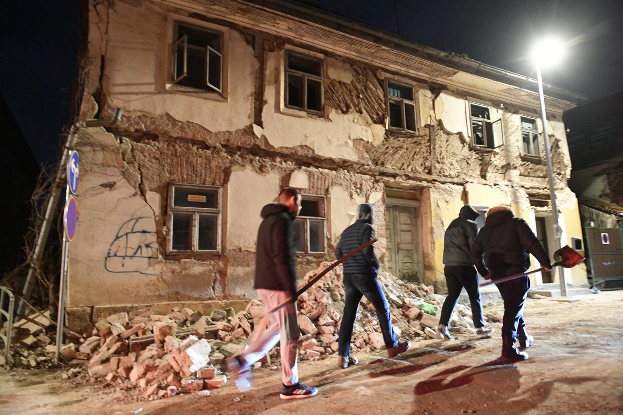 Fotografija: Petrinju su pogodili novi jaki potresi/Foto: Goran Mehkek/CROPIX