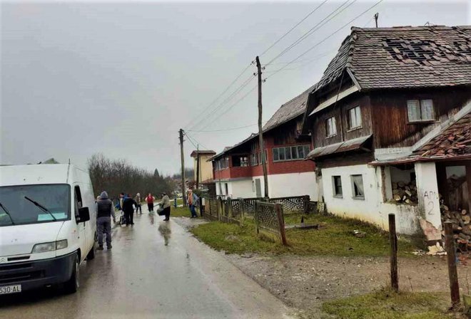 Pomoć koja je prikupljena u Končanici i Daruvarskom Brestovcu nekoliko sati kasnije došla je do sela u okolici Siska/Foto: Češka beseda