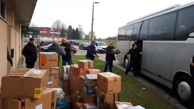 U subotu je u Garešnicu stigao autobus iz Njemačke pun humanitarne pomoći za Sisačko-moslavačku županiju/Foto: Facebook