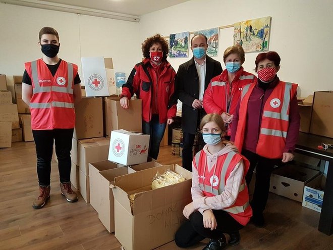 Volontere Crvenog križa Garešnica posjetio je gradonačelnik Garešnice, Josip Bilandžija/Foto: Crveni križ Garešnica