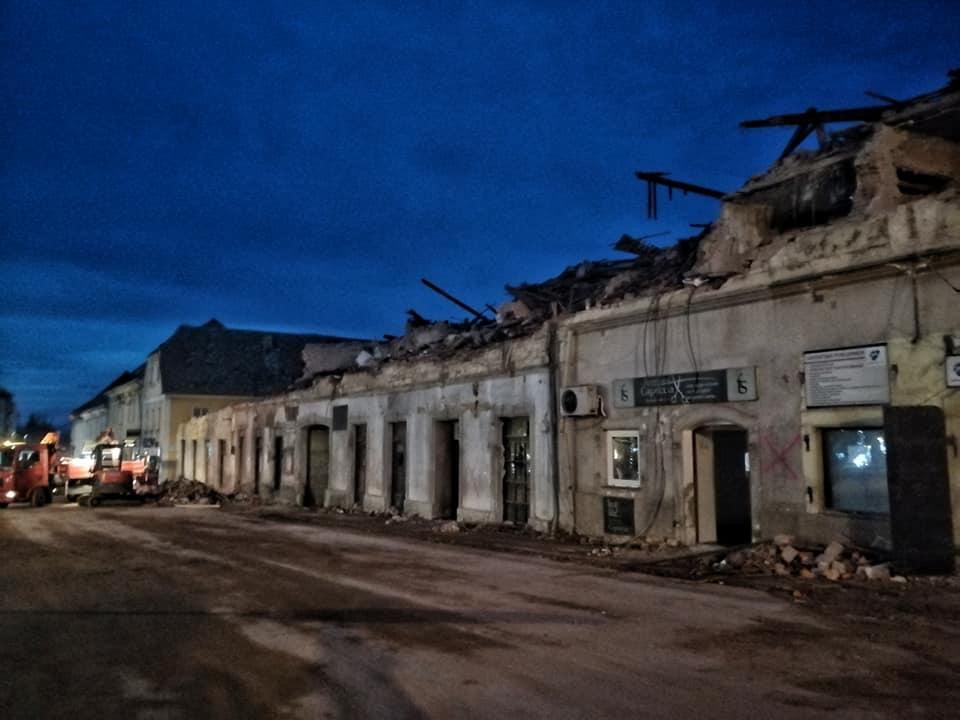 Fotografija: Tužni prizori iz područja koje je u utorak u 12.20 pogodio razoran potres / Foto: Udruga jedni za druge Općina Sirač