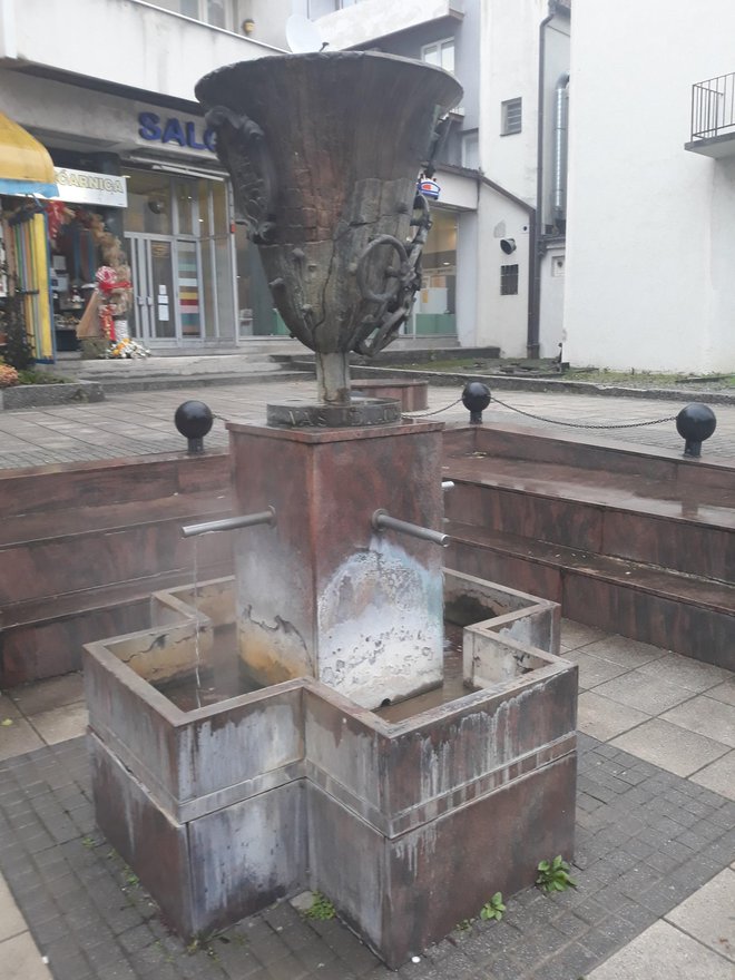 Pravi ili lažni, brončani je kolos zreo za malo obnove / Foto: Vlatka Daněk