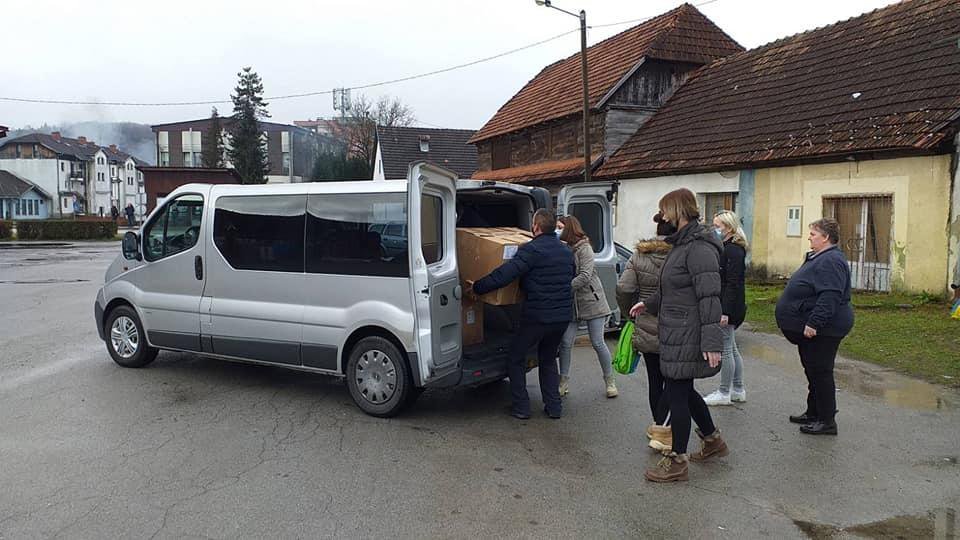 Fotografija: Kombi pun humanitarne pomoći odlazi na područja koje je pogodio potres/Foto: Društvo naša djeca Bjelovar