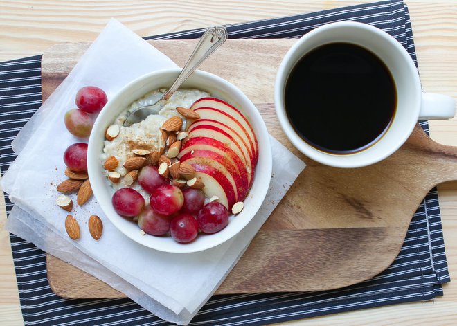 Kaša od jabuka i lanenih sjemenki sjajan je način da započnete dan/Foto: Unsplash