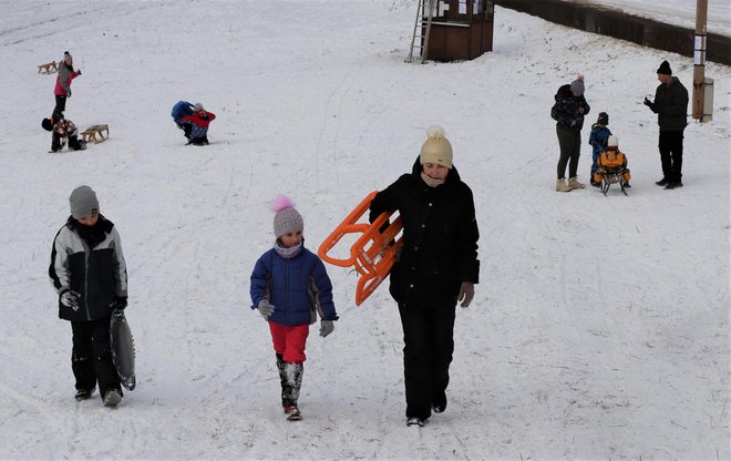 Velik broj roditelja doveo je djecu na Petrov vrh/Foto: Nikica Puhalo