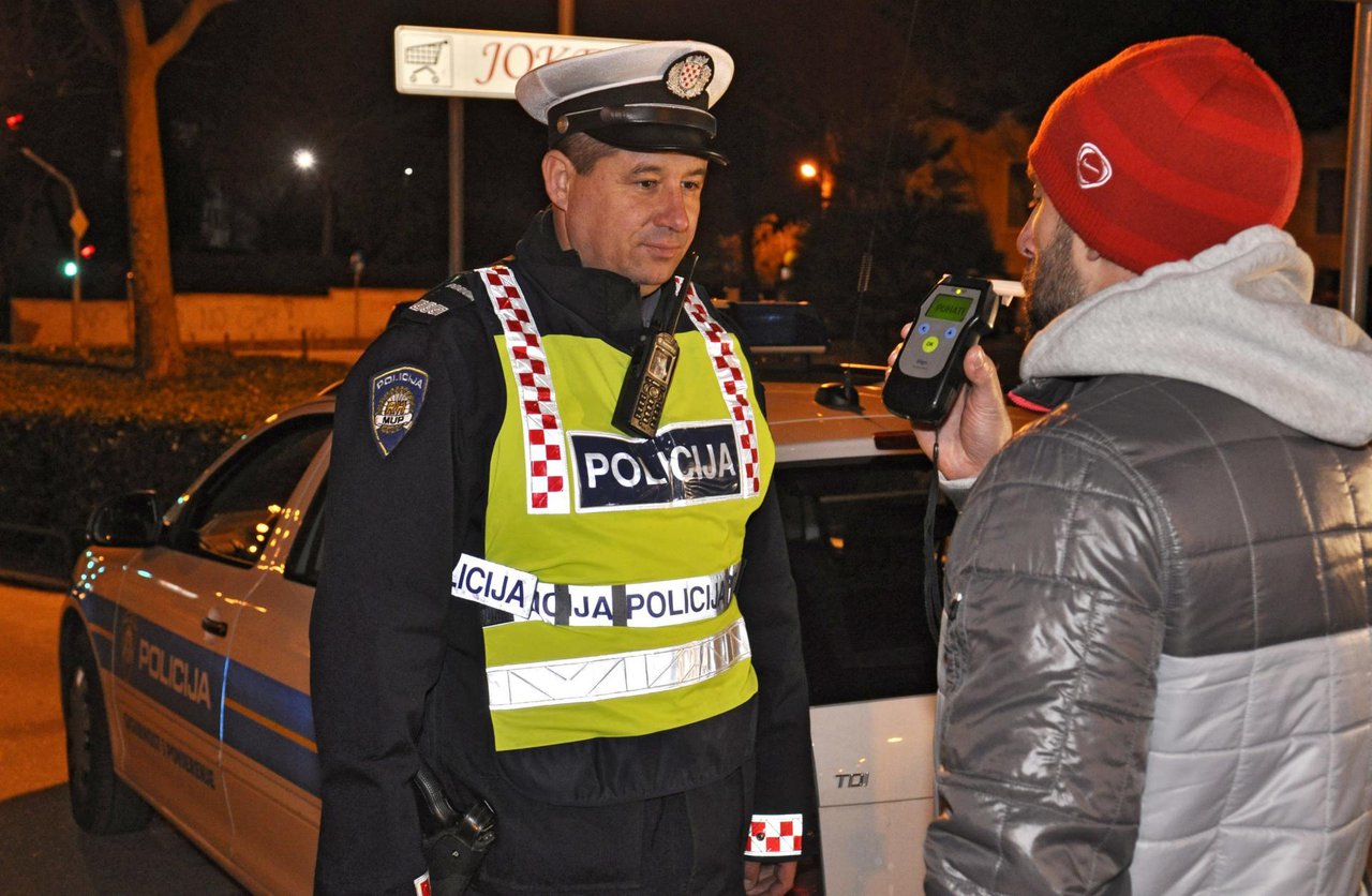 Fotografija: Policija svakog vikenda provjerava jesu li su vozači popili koju čašicu previše /Foto: Joško Šupić/CROPIX (ilustracija)