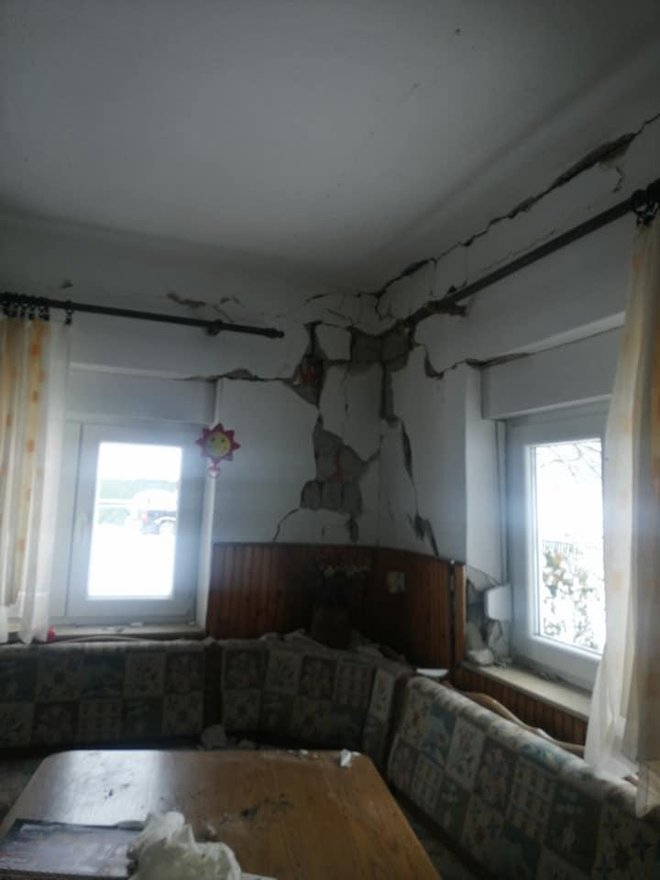 Kuća obitelji Matijašević pretrpjela je brojna oštećenja i u njoj se više ne može živjeti/Foto: Udruga Jedni za druge Općina Sirač