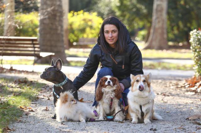 Prve hrvatska šetačica i čuvalica kućnih ljubimaca, Saša Španović prije pet godina pokrenula je prvu tvrtku za šetanje i čuvanje kućnih ljubimaca “Pets Only”/Foto:Privatni album
