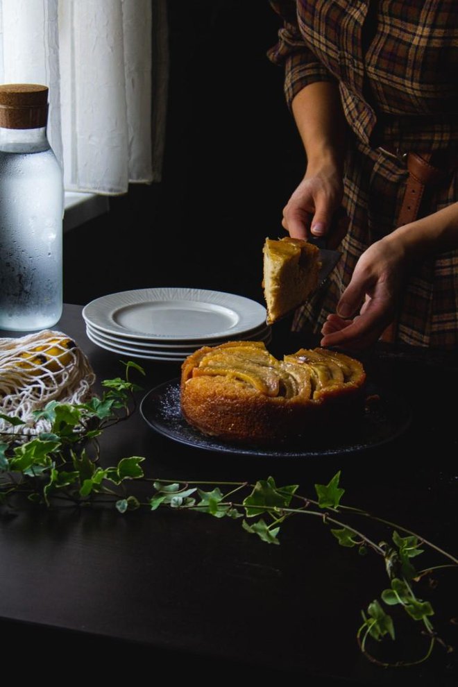 Obrnuti kolač sa karameliziranim bananama/Foto:Leonarda Pejša