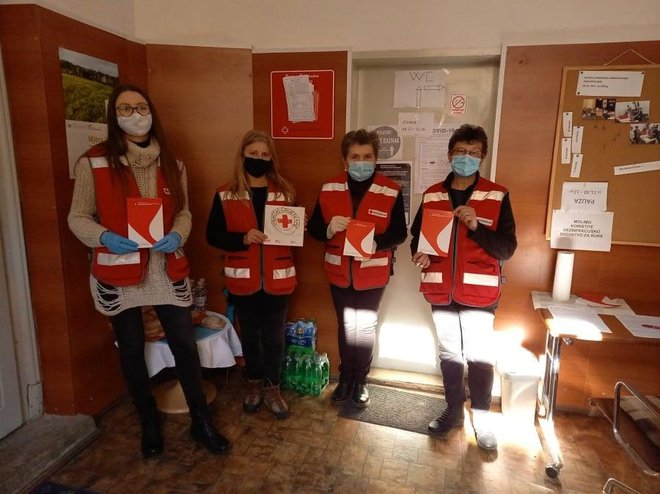 Djelatnice daruvarskog Crvenog križa spremno su dočekivale sve ljude koji su htjeli pomoći maloj Luciji/Foto: Mojportal.hr