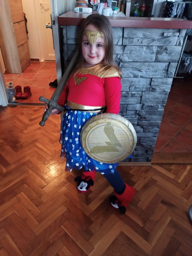 Tania se i danas maskirala u Wonder Woman ratnicu, a štit joj je napravila baka Alenka/Foto: Privatni album