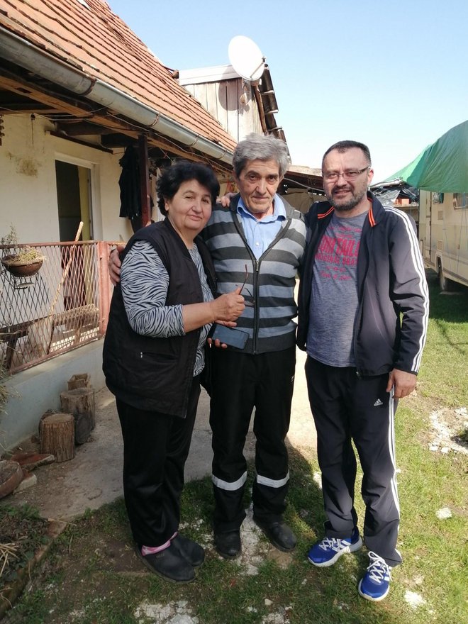 Obitelj Bila s vjernikom Borisom Bušićem iz Daruvara koji im je omogućio da dobiju vozilo/Foto:Boris Bušić