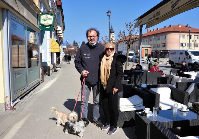 Snježana iz Poreča kaže da nije htjela piti kavu iz kioska nego je čekala otvaranje terasa / Foto: Mojportal.hr
