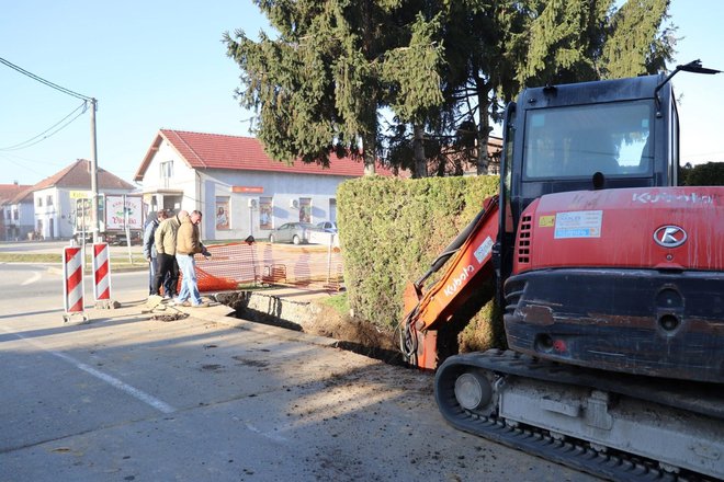 Radovi na postavljanju nove kanalizacijske mreže u Dobrovcu/Foto: Compas.hr