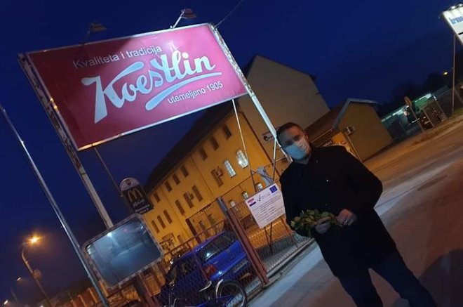 Zamjenik gradonačelnika Igor Brajdić ispred ulaza u Koestlin/ Foto: HSLS