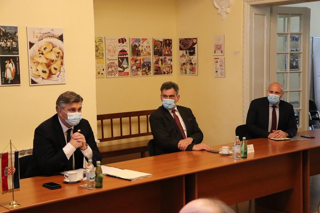 Premijer Andrej Plenković, ministar Radovan Fuchs i Vladimir Bilek u Savez Čeha/Foto: Nikica Puhalo