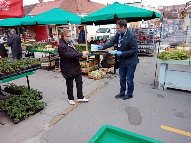Edukacija građana na gradskoj tržnici u sklopu Svjetskog dana potrošača/ Foto: Deni Marčinković