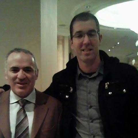 Fotografija za uspomenu snimljena 2015. u Zagrebu: velemajstor Gari Kasparov i FIDE majstor Ognjen Matko/Foto: Privatni album