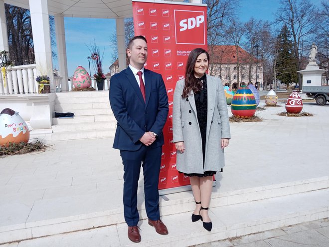 SDP-ovi kandidati za gradonačelnicu i zamjenika gradonačelnice Bjelovara Antoneta Đokić i Domagoj Spačil/ Foto: Deni Marčinković