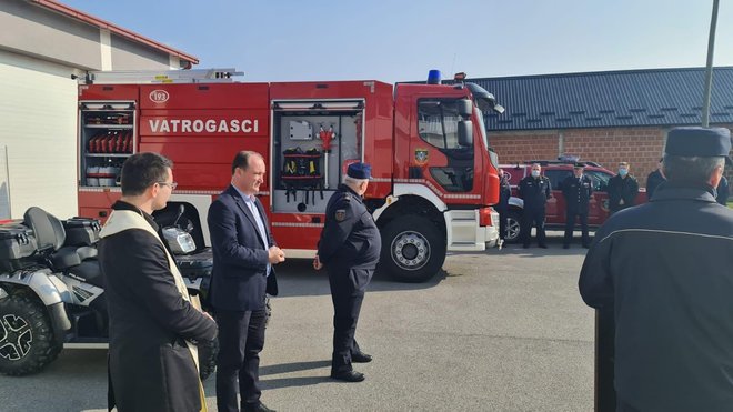 Gradonačelnik Garešnice Josip Bilandžija posjetio je garešničke vatrogasce i zahvalio im se na svemu što čine za svoju zajednicu/Foto: JVP Garešnica