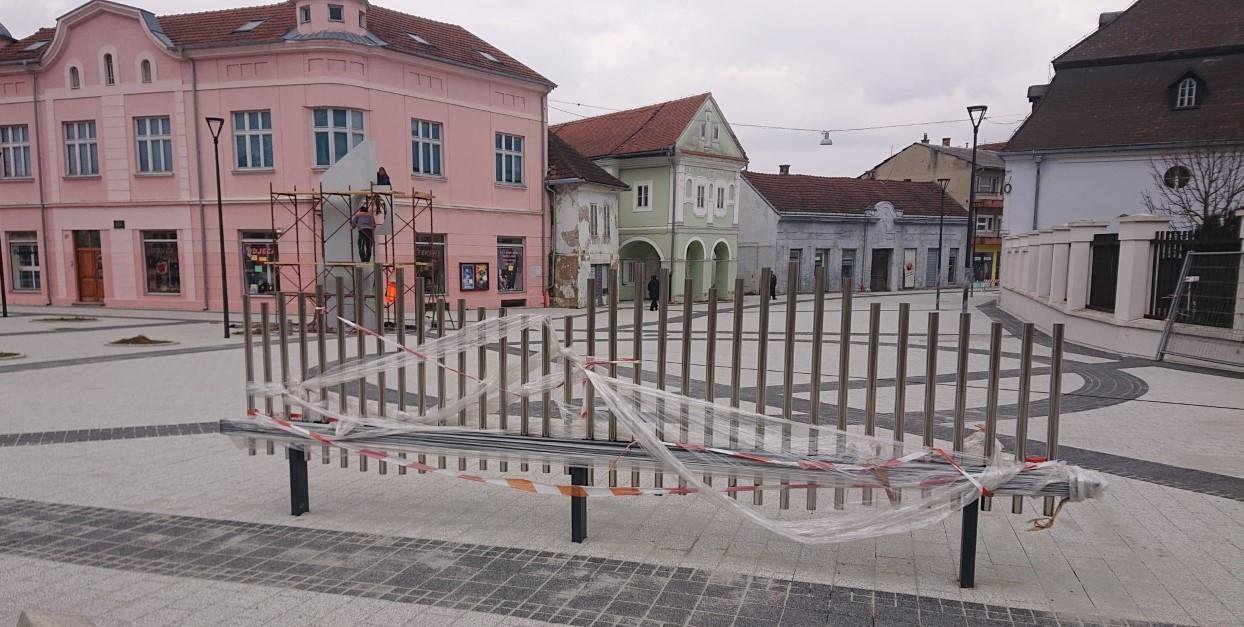 Fotografija: Glazbena ograda u samom centru Pakraca nova je gradska atrakcija/Foto: Mario Barać