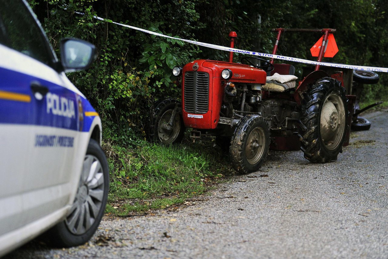 Fotografija: Policija je podnijela prijave i protiv vozačice osobnog vozila i protiv vozača traktora/ Foto: Boris Kovacev/CROPIX (ilustracija)