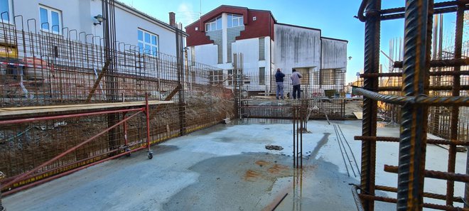 Završeni su iskopi, utvrđivanje statike postojeće zgrade i donja ploča ispod suterenske etaže/Foto: Vladimir Bilek