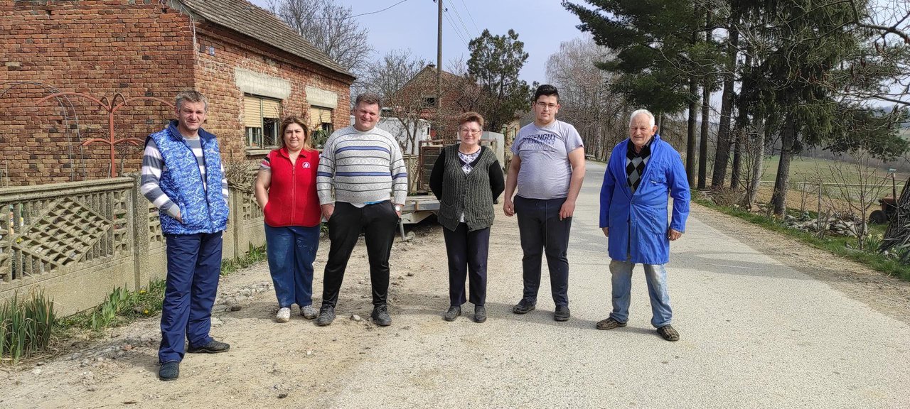 Fotografija: Obitelj Smrček ogorčena je jer nemaju osnovnu infrastrukturu u svojem selu/Foto: Martina Čapo