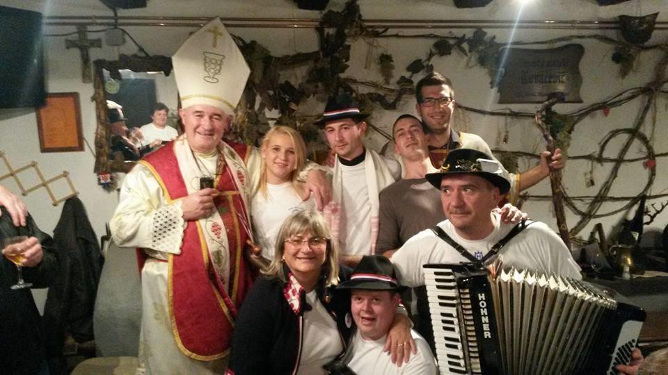 Fotografija: Obitelj Kovačević na proslavi Martinja 2015. godine/Foto: Privatni album