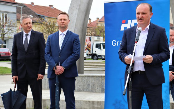 Aktualni gradonačelnik Josip Bilandžija (desno), kandidat za župana Marko Marušić (u sredini) i državni tajnik Velimir Žunac (lijevo) /Foto: MojPortal.hr