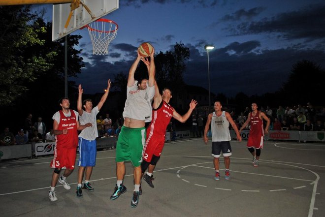 3X3 košarka u Lipiku se igra od 1999. godine, a ovo je detalj s turinira 2014. godine/Foto: Mario Barać