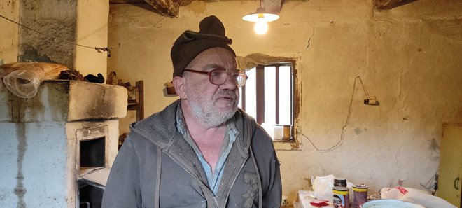 Kada smo mu spomenuli pomoć gerontodomaćica koje bi pospremile kuću i skuhale mu obrok, lice mu se ozarilo/Foto: Martina Čapo