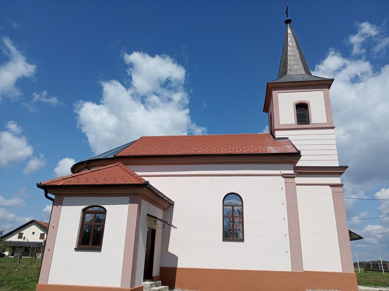 Fotografija: Novoobnovljena kapelica svetog Petra i Pavla u Daruvarskom Brestovcu/Foto: Tomislav Sanić