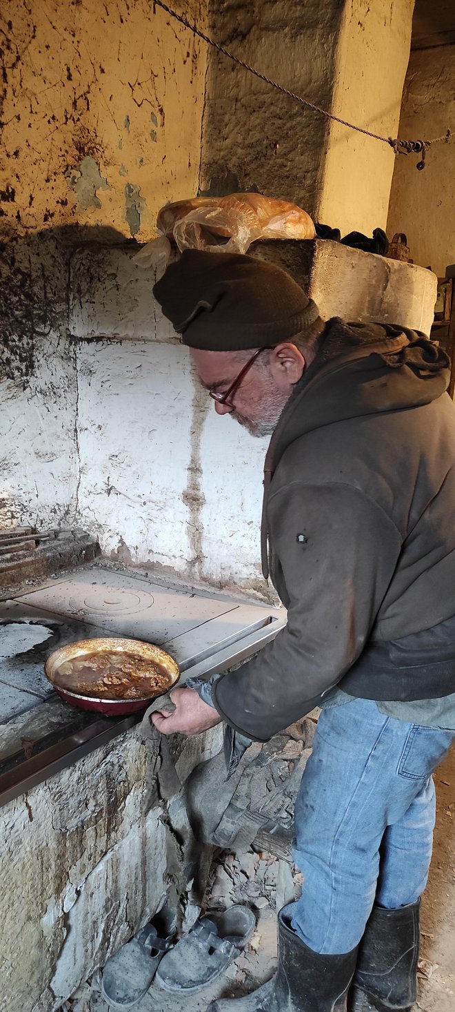 Mladen ne kuha, ali zato kupuje i podgrijava već gotove obroke i na taj se način prehranjuje/Foto: Martina Čapo