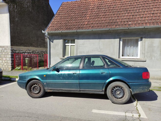 Audi koji naletio na 14-godišnju djevojčicu još uvijek stoji u blizini mjesta nesreće/Foto:Mojportal.hr