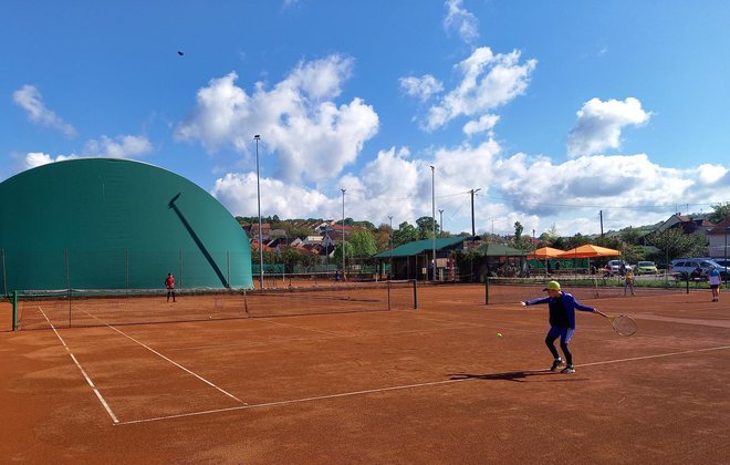 Daruvarski teniski turnir otvorili su dječaci u dobi od 10 godina/Foto: Daria Marković
