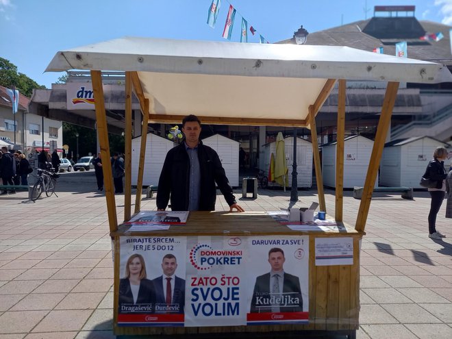 Kandidat za gradonačelnika Daruvara Željko Kudeljka ispred Domovinskog pokreta/Foto: Daria Marković