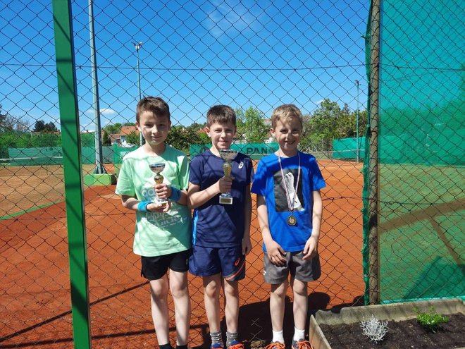 Sjajni rezultati dječaka na daruvarskom teniskom turniru/Foto: TK Feniks