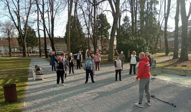 Daruvarski umirovljenici vježbaju u Julijevom parku kod Gole Maje/Foto: Matica umirovljenika