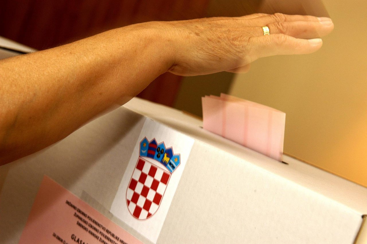 Fotografija: Prve privremene rezultate lokalnih izbora, DIP će na svojoj mrežnoj stranici objaviti u nedjelju u 21 sat/Foto Niksa Stipaničev/Cropix