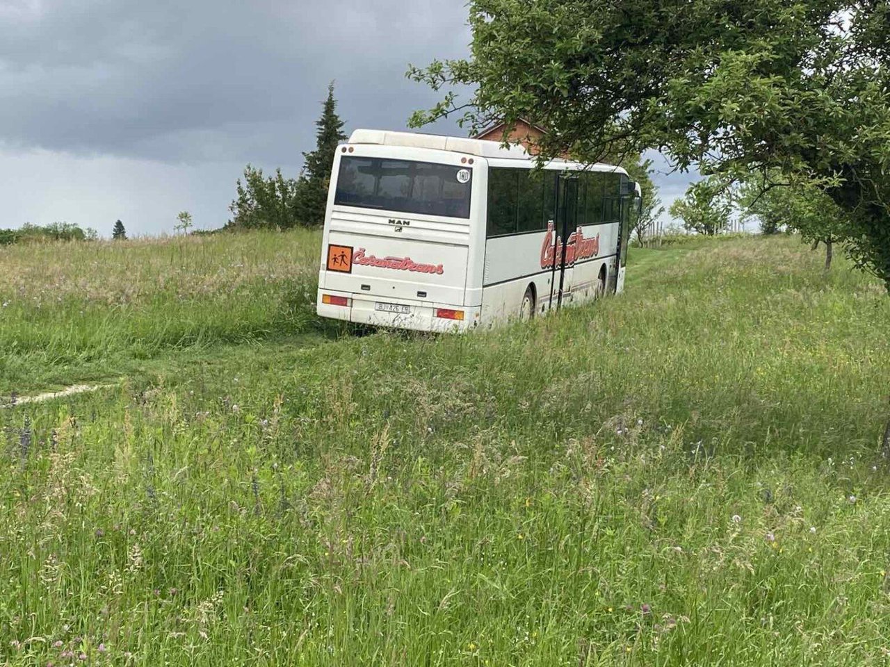 Fotografija: Lopov je autobus ostavio na poljskom putiću kod naselja Šemovci u Koprivničko – križevačkoj županiji/Foto: Podravski.hr