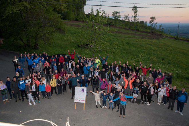 Zajedništvo i volja za pomoći mladim sugrađankama digla je na noge više od 150 ljudi u jednome danu/Foto: Planinarski dom Petrov vrh