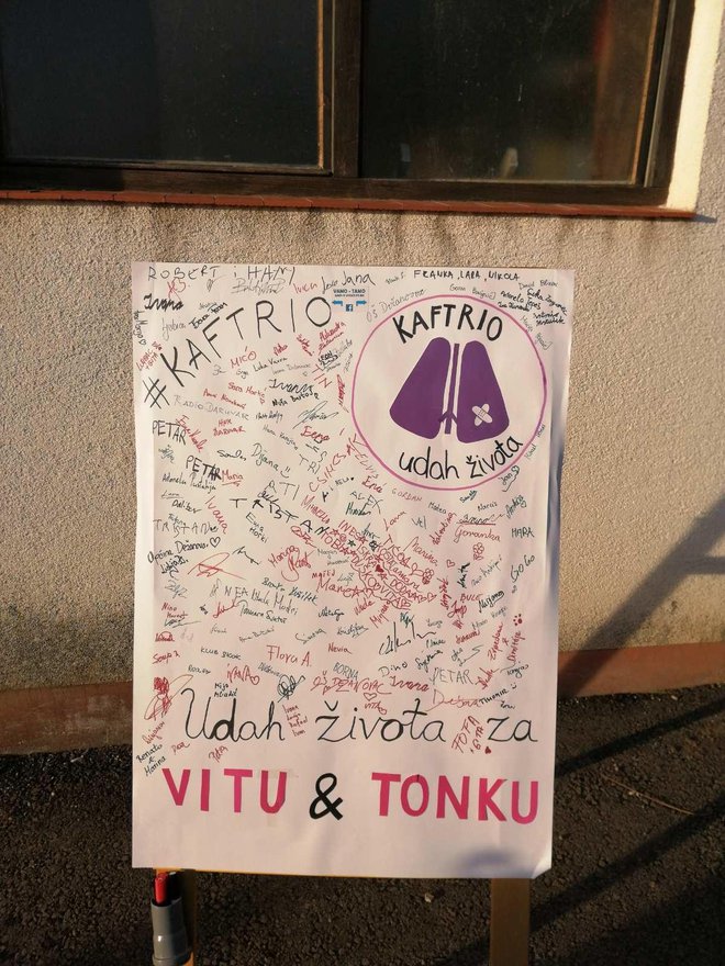 Plakat s nekolicinom potpisa svih koji su sudjelovali na humanitarnoj akciji/Foto: Narcis Smojver