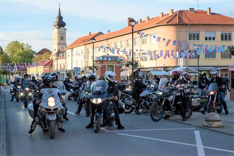 Fotografija: Motoristi u centru Daruvara, vraća se život u najljepši mali grad u Hrvatskoj/Foto: Arhiv Gorana Bencea