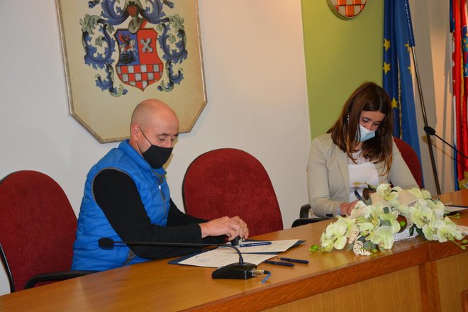 Potpisivanje ugovora s obrtnicima i gospodarstvenicima u BBŽ/Foto: Martina Čapo