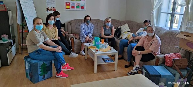 Roditelji su pozorno slušali što im psihologinja Andrijana Hnojčik priča/Foto: Udruga Korak dalje
