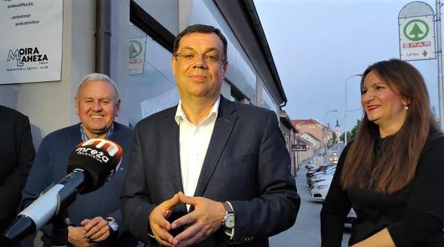 Damir Bajs se obraća novinarima nakon poraza na izborima/Foto: Martina Čapo